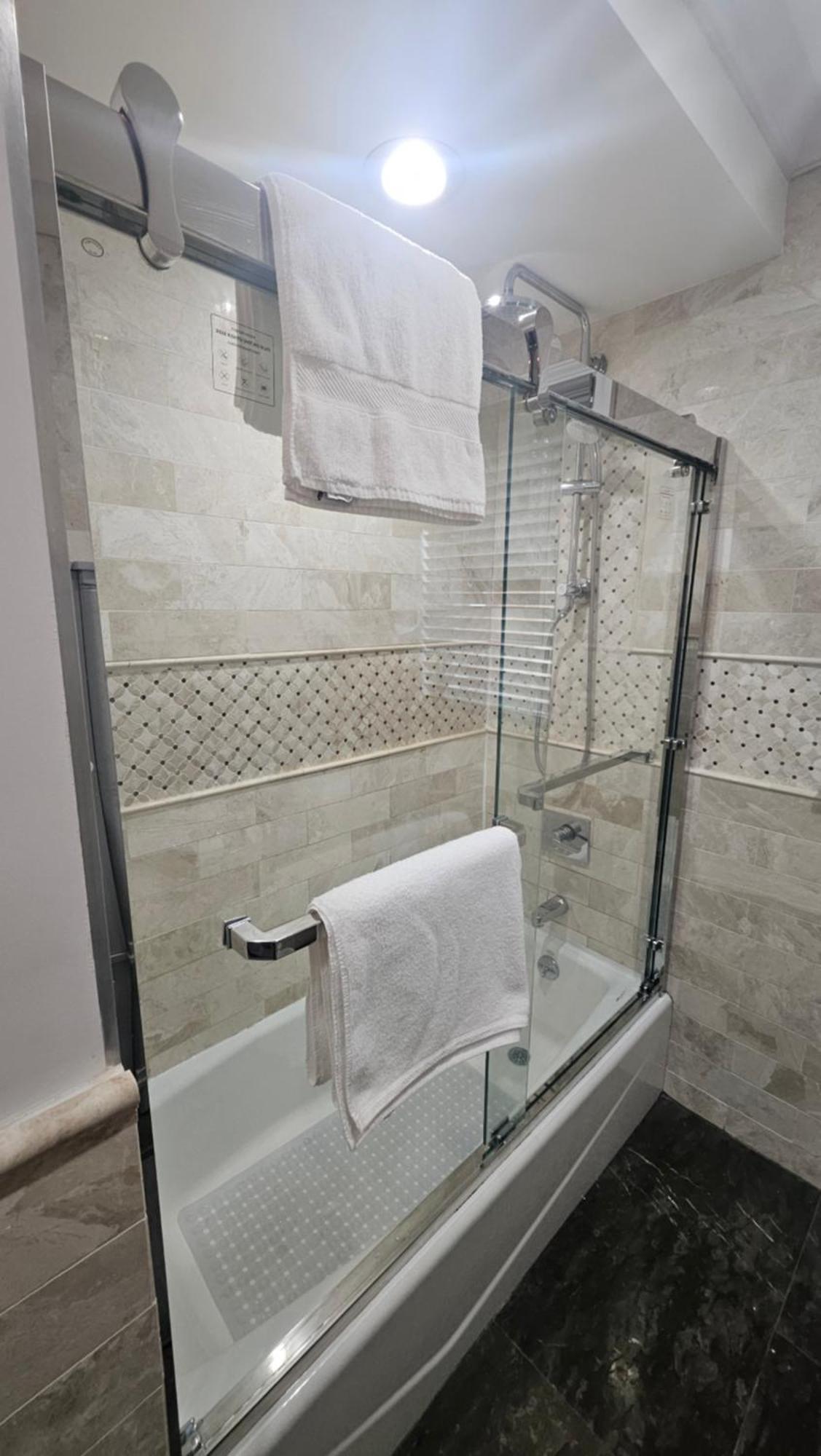 Luxury Hotel-Style Room In Queens, Нью-Йорк Экстерьер фото